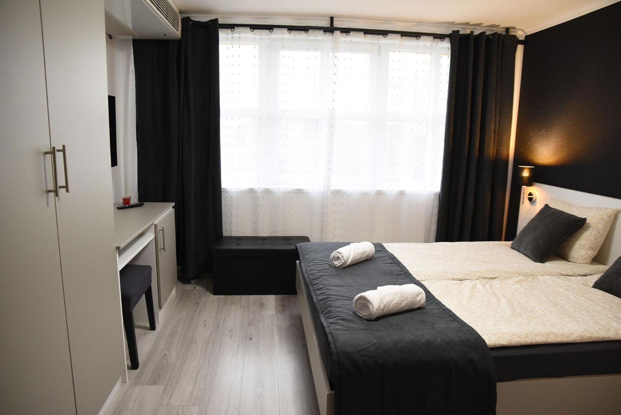 Vi-Li Panzio Bed & Breakfast Maklar Bagian luar foto